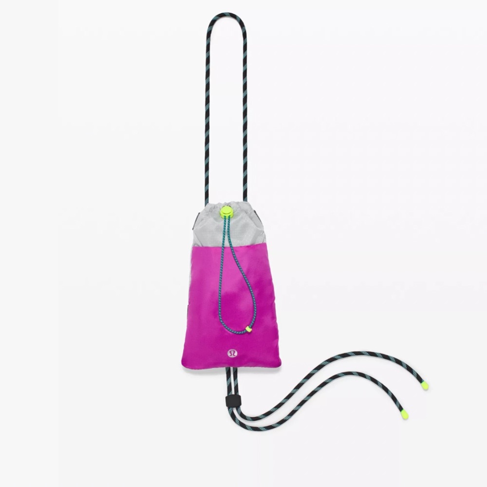 Lululemon Play Forward Crossbody Pouch in fuchsia and gray combo 💕